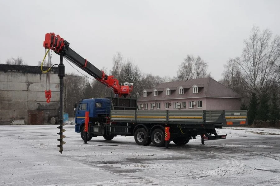 Special purpose vehicle with MKMA type hydraulic loading crane on the basis of KAMAZ 65117 and its modifications 64K36N-U7