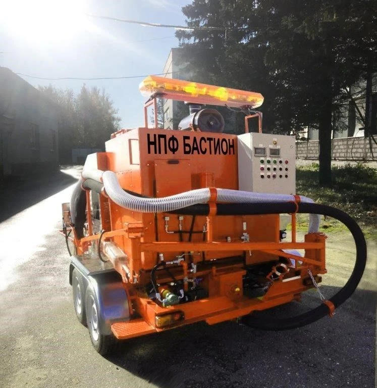 Machine for patching of asphalt-concrete paved roads using cube-shaped chips