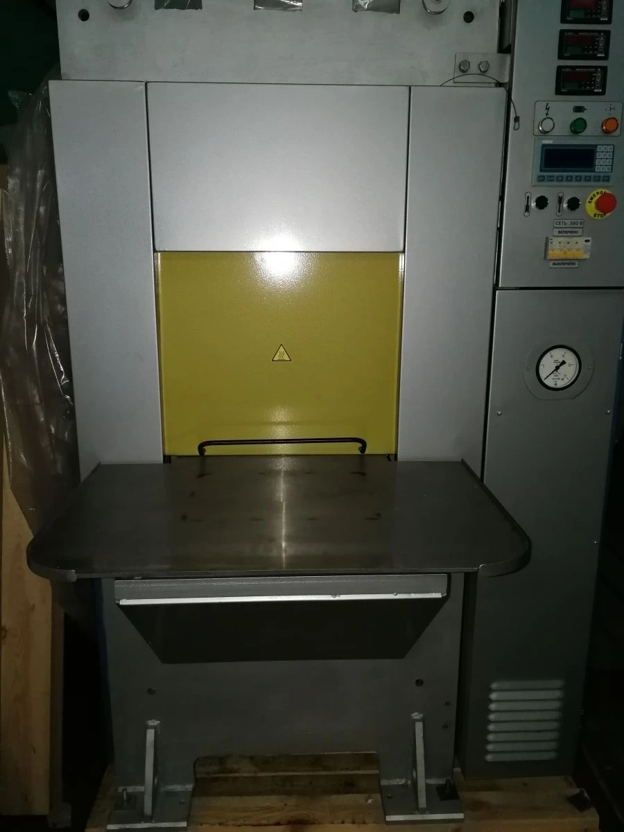 Hydraulic vulcanising press 100-500 2E