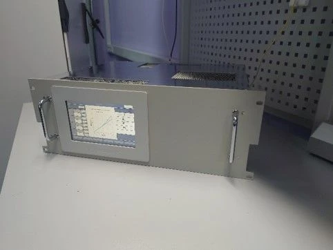 Information accumulation and processing device UNO-281R