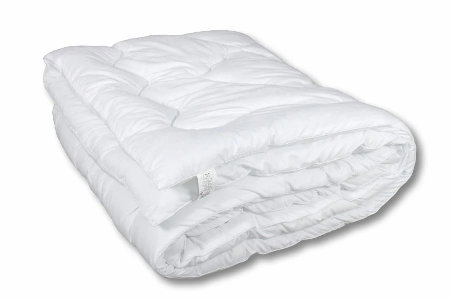 Quilted blanket made of fabric with cotton, blended or synthetic composition, polyester fibre filling. Trade mark