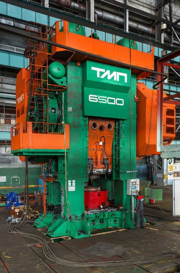 Hot stamping crank press with 65 MN (6500 tf) of model KG8048C.01