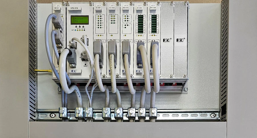Programmable industrial controller based on DCS-2000 series microprocessor modules of M2 version