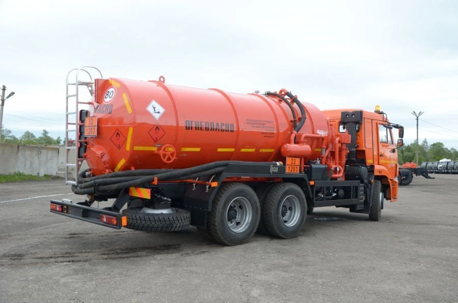 Tank truck (vacuum machine) type GRK66 modification 56776-0000010-51 on chassis KAMAZ-43118-A5, KAMAZ-43118-50.