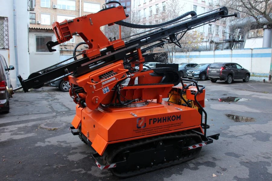 Small-size self-propelled pile-driving machine for driving barrier fence posts of the model MSU