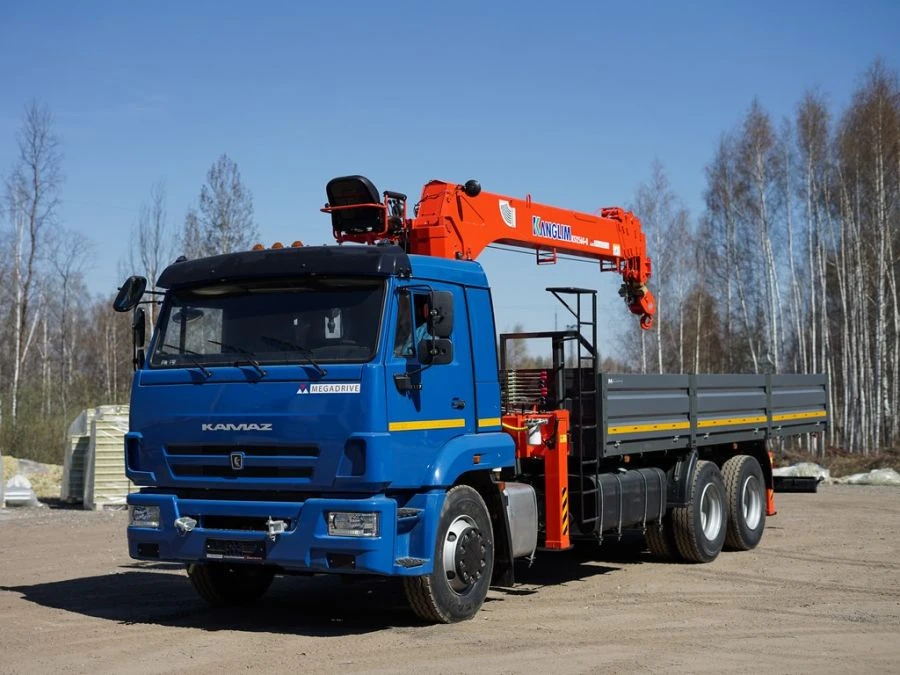 Special-purpose vehicle with KMA-type hydraulic loading crane on the basis of KAMAZ 65117 and its modifications 64K33N-U3