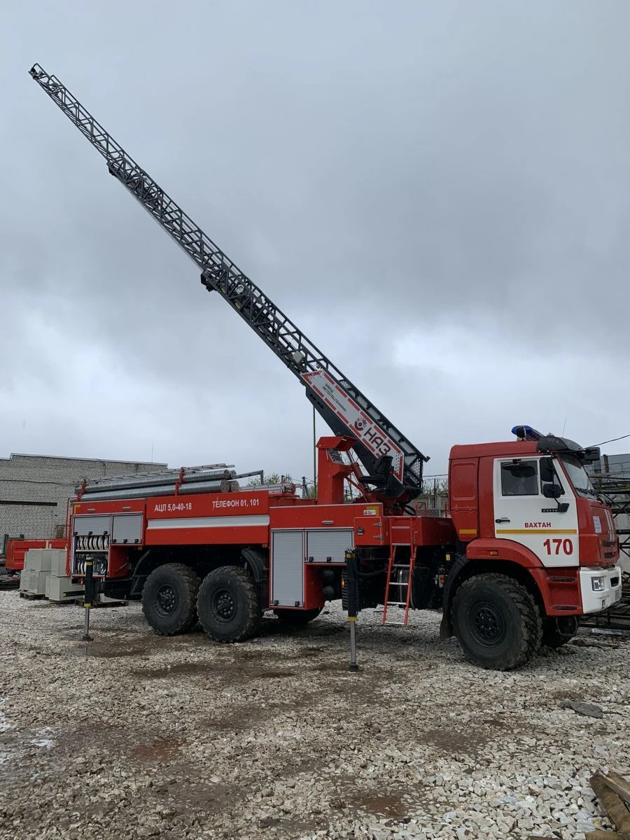 Fire tanker truck with ladder ATSL 5,0-40-18 (43118) type 670611, on the chassis of KAMAZ modification 43118-50.