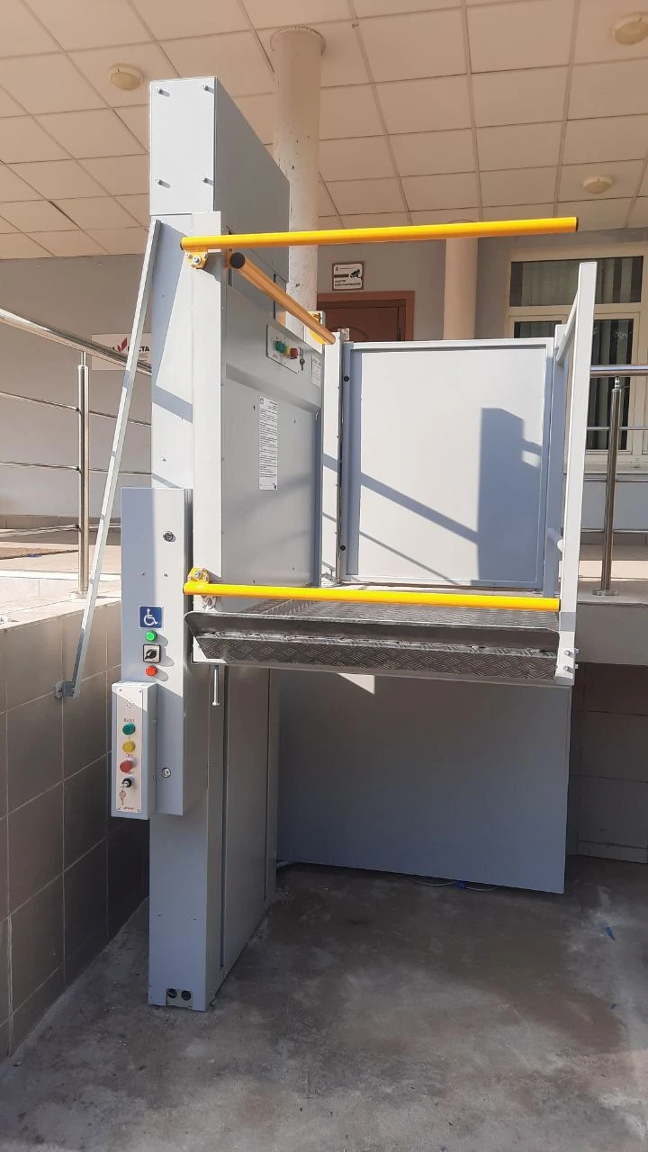 Veara EasyLift lifting platform with vertical movement for disabled people with limited mobility