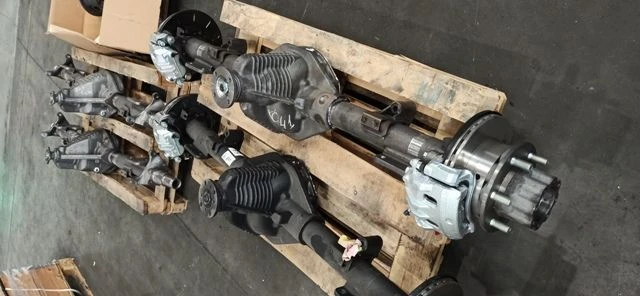 Rear axle with brakes and hubs C41C23-2400012