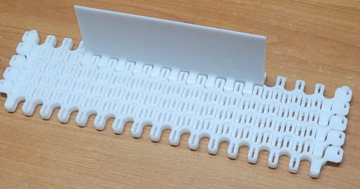 Modular belt ML101R PP (xx X xx mm; flight height H=xx mm in increments of xx mm, indent from the edge of xx mm; POM pin; clips)