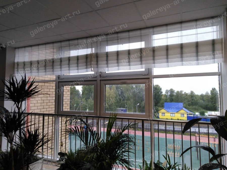 Portiere-Rimsky curtain with satin .
