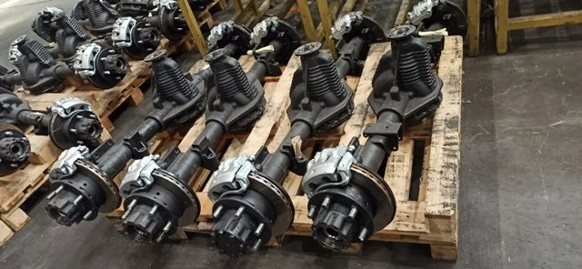 Rear axle with hubs C40R13-2400015-20