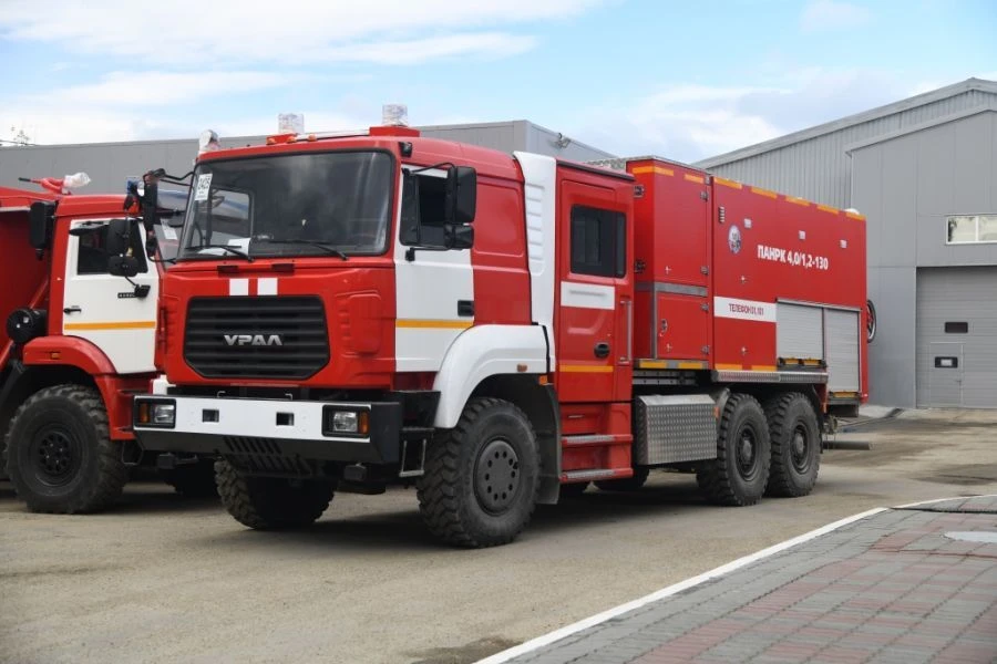 Fire engine with a tank with pump-hose combination PANRC 4,0/1,2-130-2,5, type 58810, modification 58810L (mod.6), on a sha
