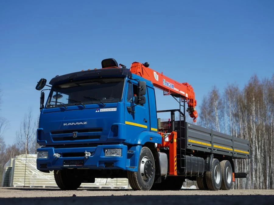 Special-purpose vehicle with KMA-type hydraulic loading crane on the basis of KAMAZ 65117 and its modifications 64K33N-U9