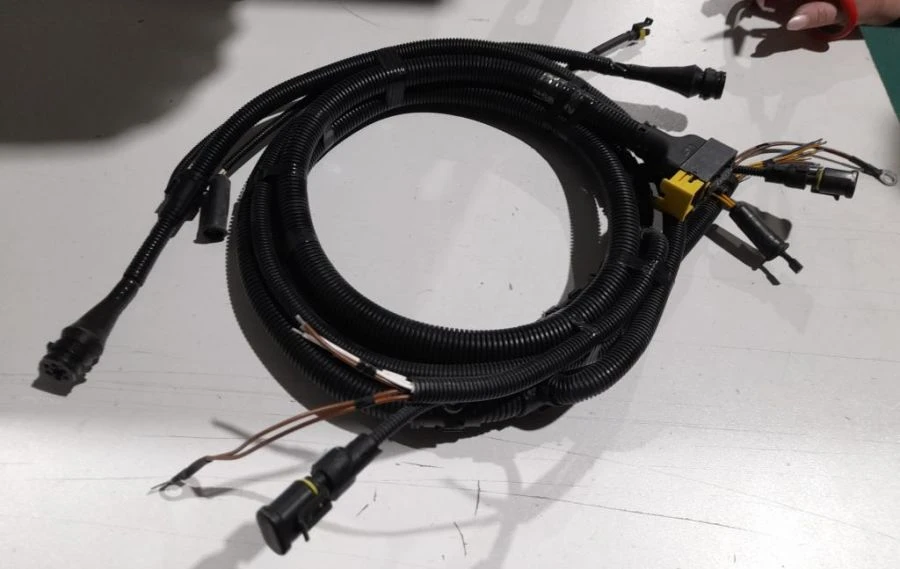4320X-3724040-28 tail light wiring harness