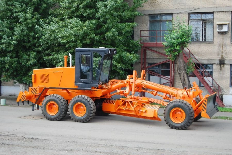 DZ-98V.00100-010T1 motor grader with JC98.61A.00 front, JC98.62A.00M middle and JC98.62A.00R rear driving axles.