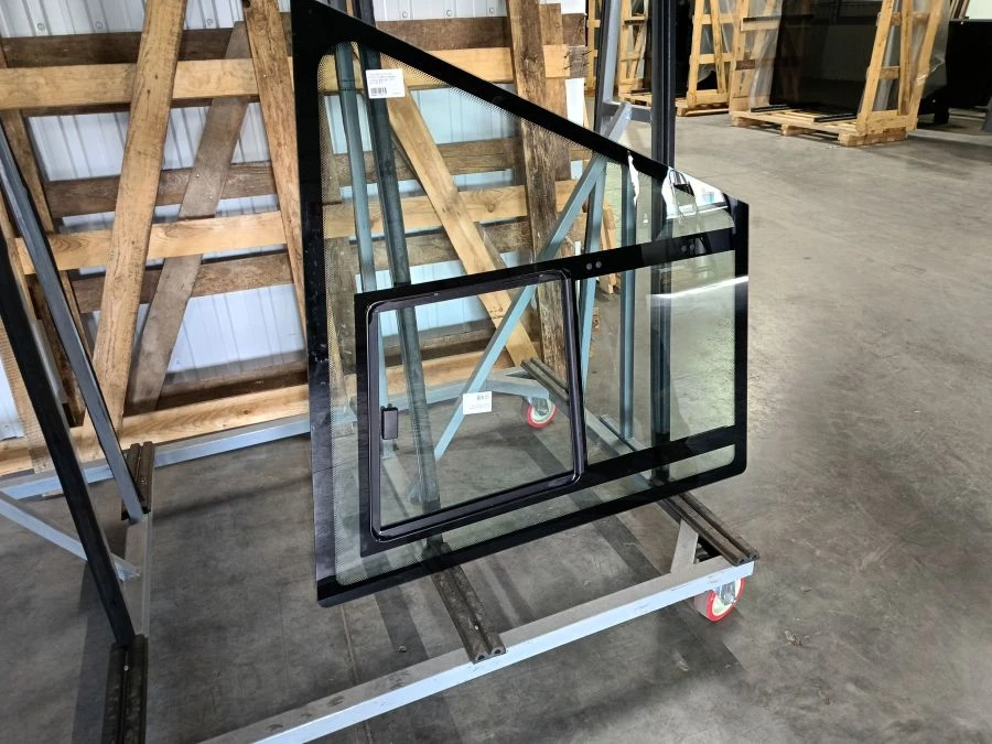 Glass BARS 3000 DAG 878-SB TZ cab side integrated fort.shackle. SHTP 985*1025,5*4