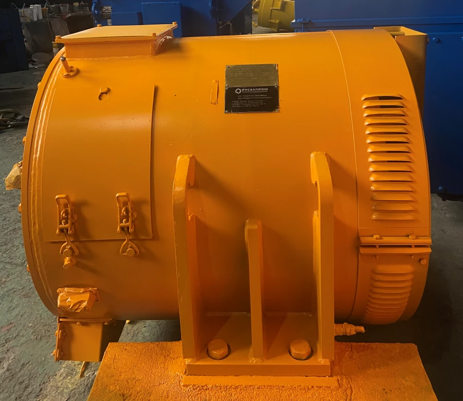 Synchronous traction generators of SGT-700-8UHL2 type