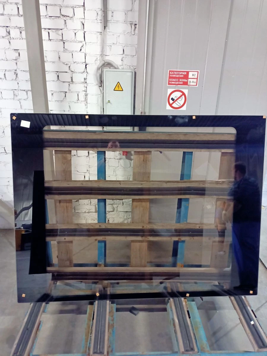 Glass Tram car 71-421 side window 1,345*1,782 DAG 1139.7
