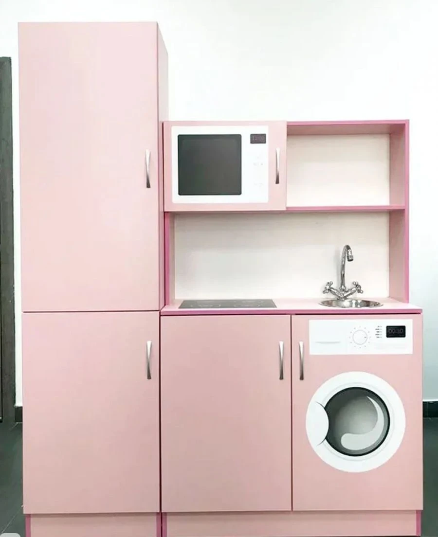 Children's play kitchen