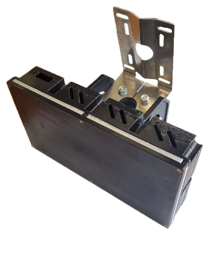 DSRC short-range communication standard trunk antenna for organisation of toll collection at non-stop points of toll motorways.