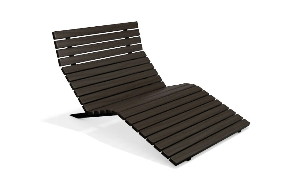 Classic chaise lounge with wide metal frame