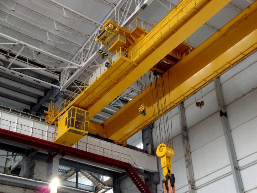 Electric overhead travelling cranes of KM type with lifting capacity up to 10 tonnes and span up to 33 m inclusive.