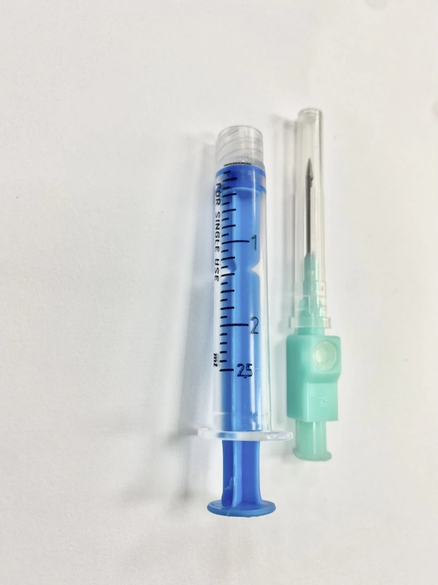Single-use sterile 3-detail sterile injection syringes in version 2A "Luer Lok" with filter needle