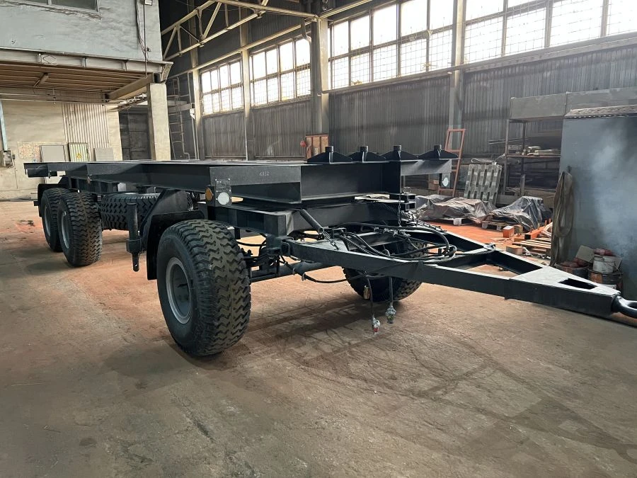 Tractor trailer type Z-8143 three-axle tractor trailer