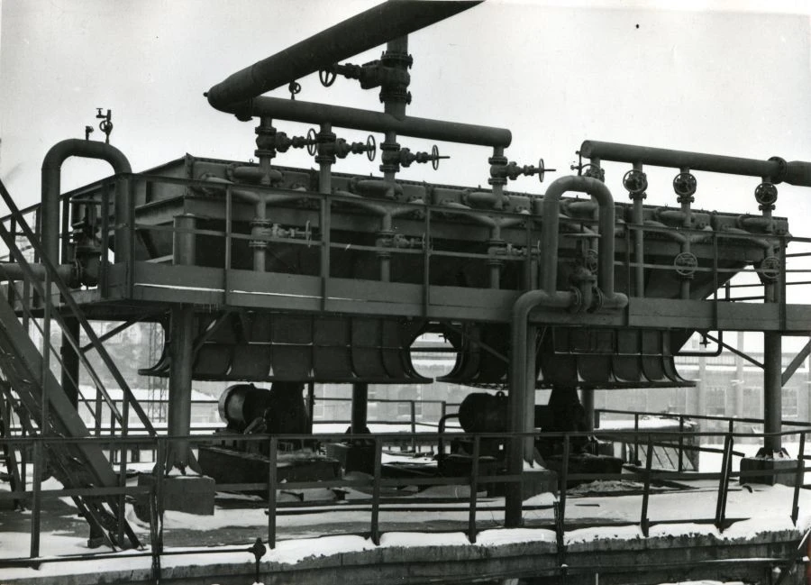 Horizontal air-cooled apparatus with chambers of non-separable construction (2ABG)