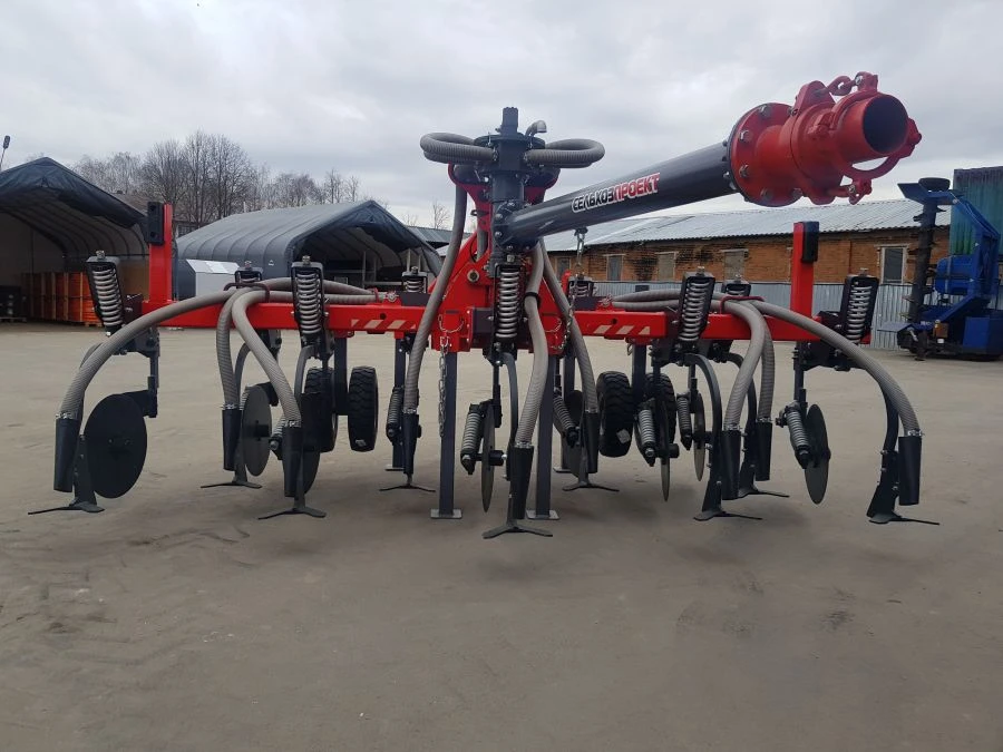 Cultivator-injector UVV-5/9D.