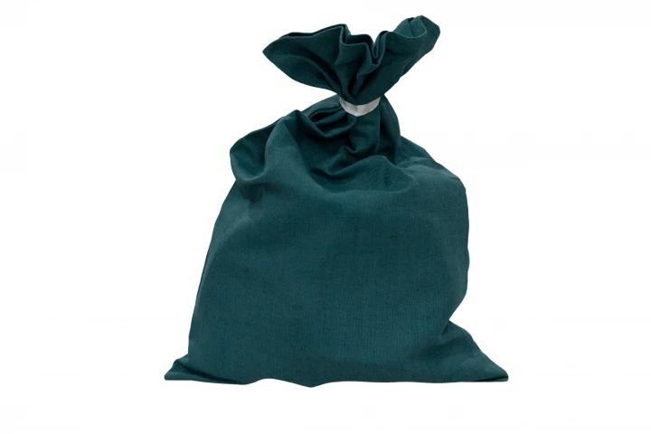 Bread bag made of multilayer moisture-proof fabric with polyurethane and/or polyvinylchloride coating. Trade mark "Tr