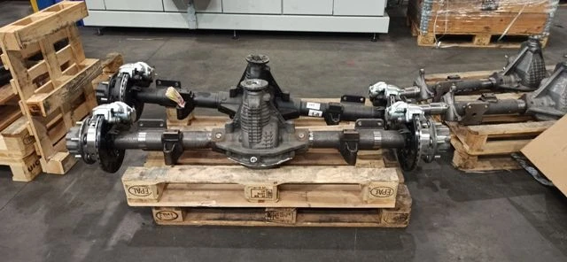 Rear axle with brakes and hubs 3302-2400012-90