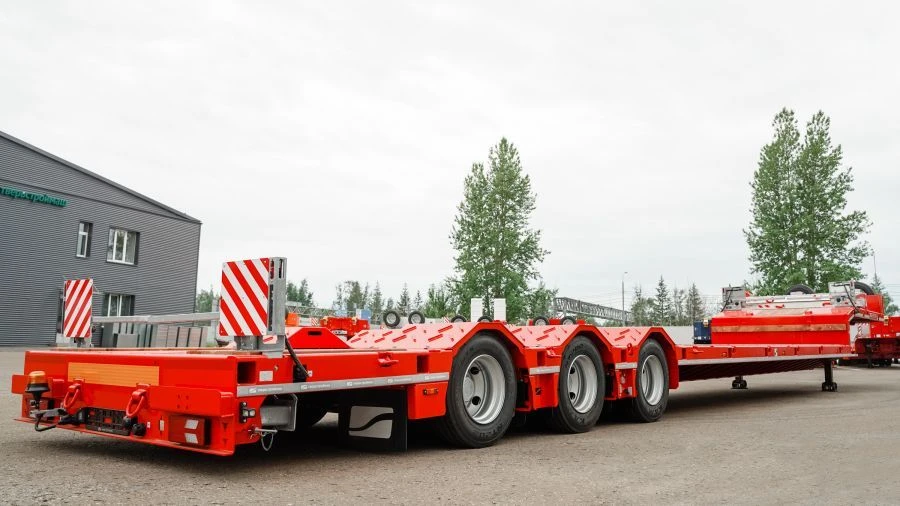 Semitrailer Tverstroimash 993931 modification 0022 variant - platform of broken structure with ramps with gooseneck access.