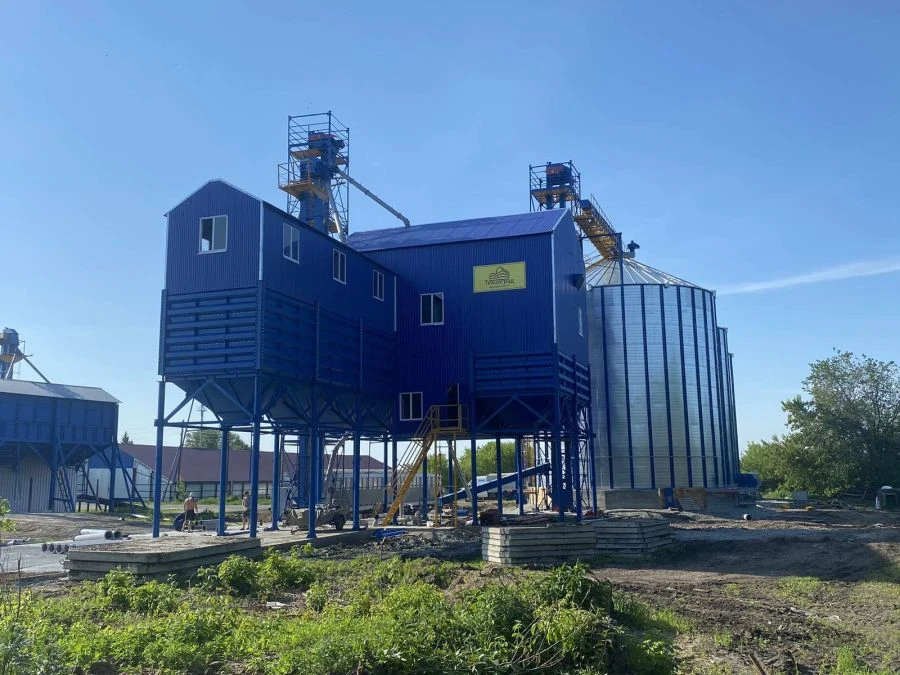 Non-ventilated hopper with cone bottom BZK
