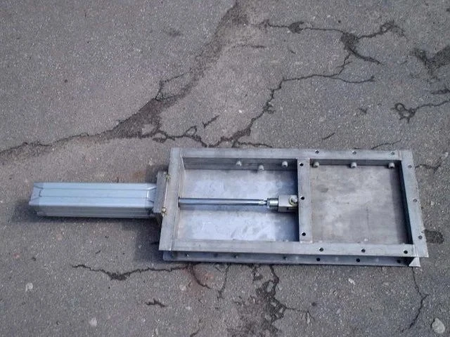 Rack and pinion gate valve type UZP