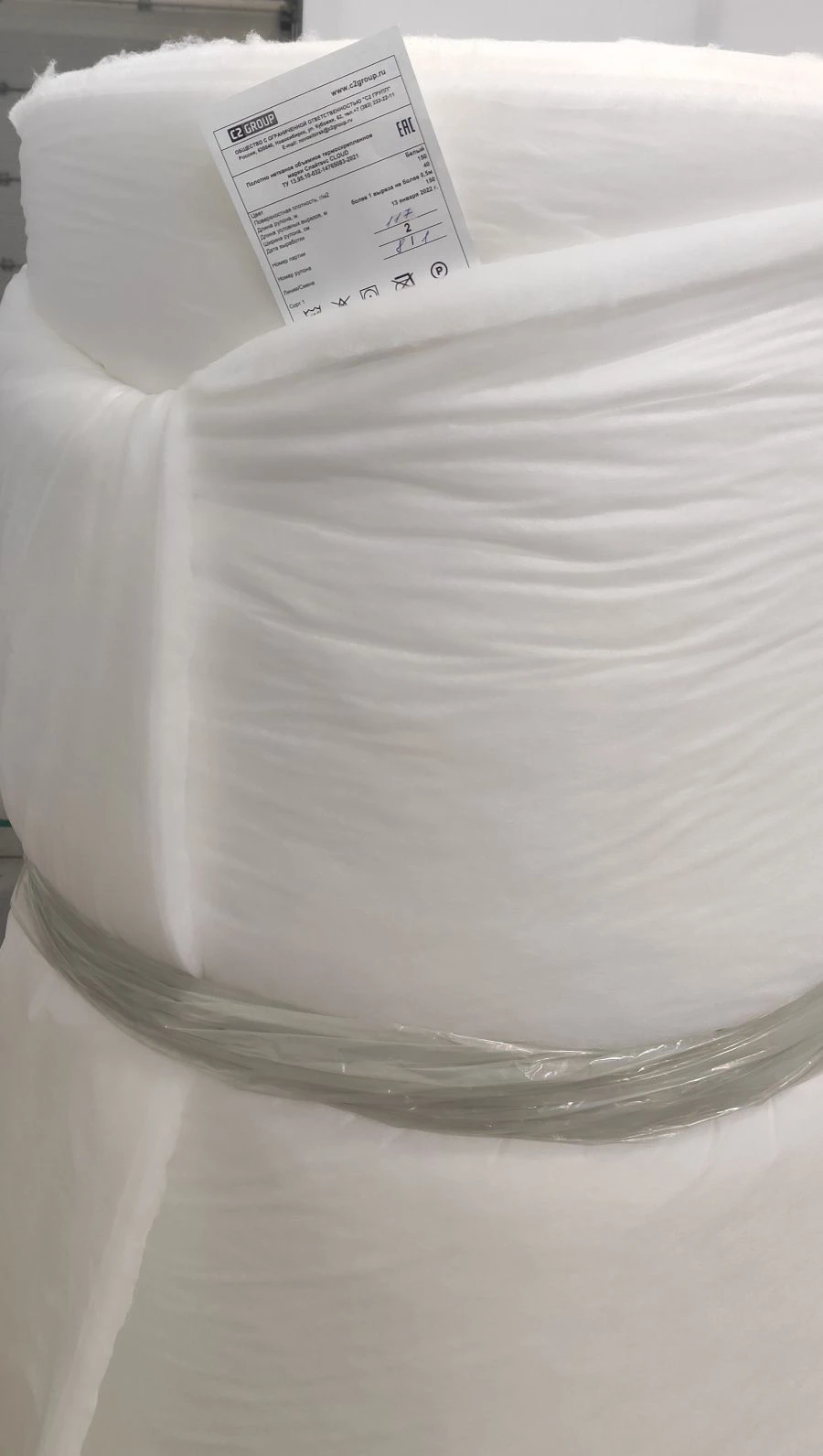 Nonwoven volumetric thermally cross-linked nonwoven fabrics of Slitex CLOUD brand. Item No.: Slitex CLOUD with surface density f