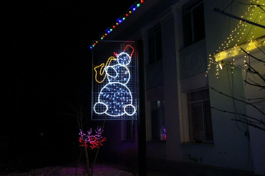 LED console (LED panel) "Snowman with saxophone" - decorative street lamp on brackets (modifications)