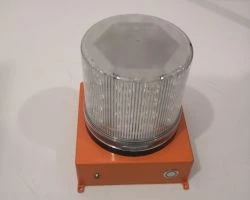 Single-colour aerodrome battery pulse beacon