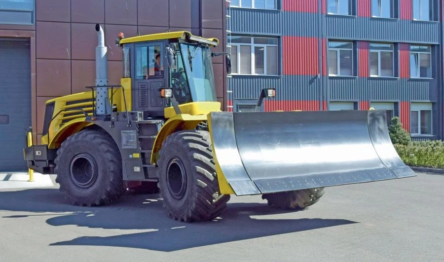 Universal wheeled bulldozer "Kirovets" K-708BKU