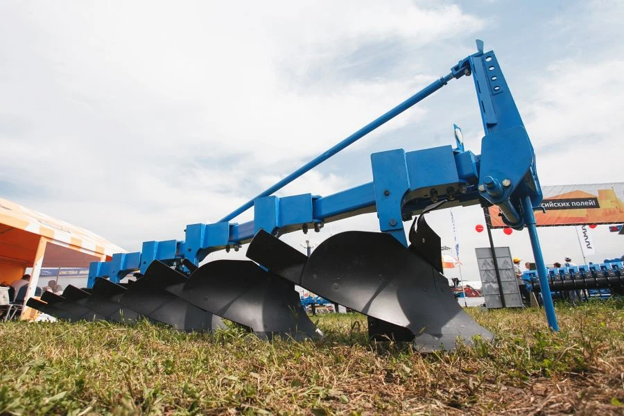 FINIST plough with 40 cm bodies: semi-trailed plough FINIST PLNU-6x40 and its modifications: RZZ.111.00.000, RZZZ.111.00.000-01