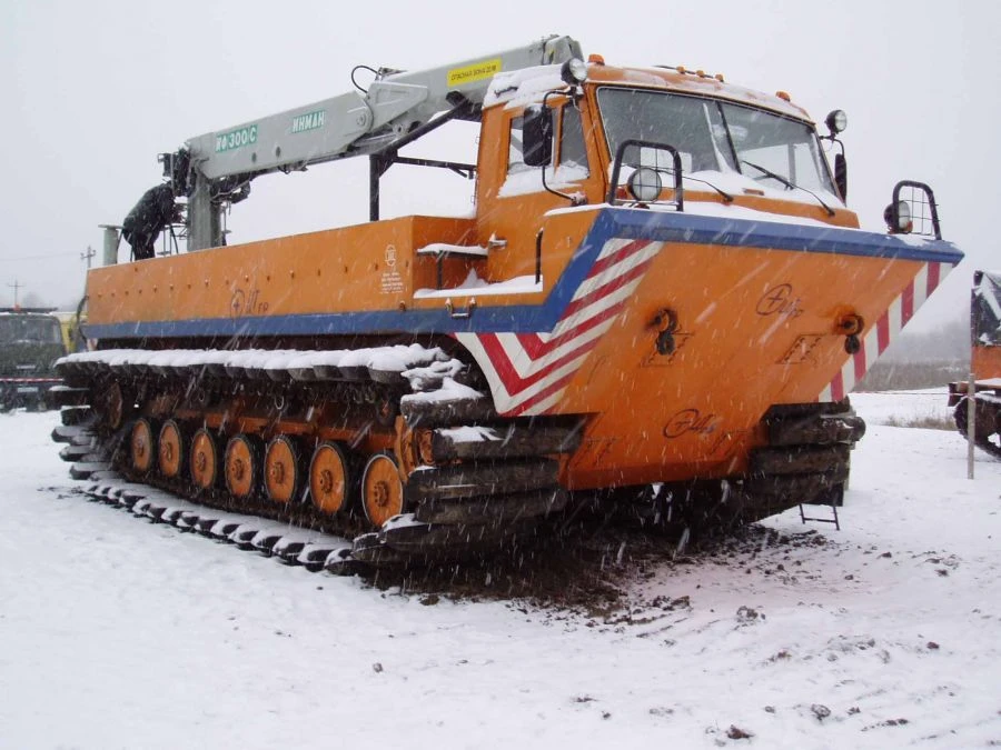 Tracked snowmobiler TTM 6901GM