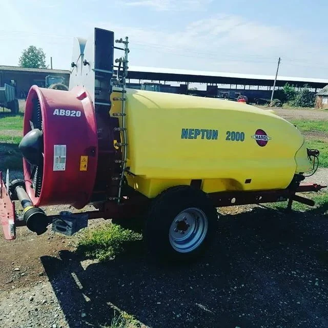 Semi-trailed agricultural sprayer "Neptun"