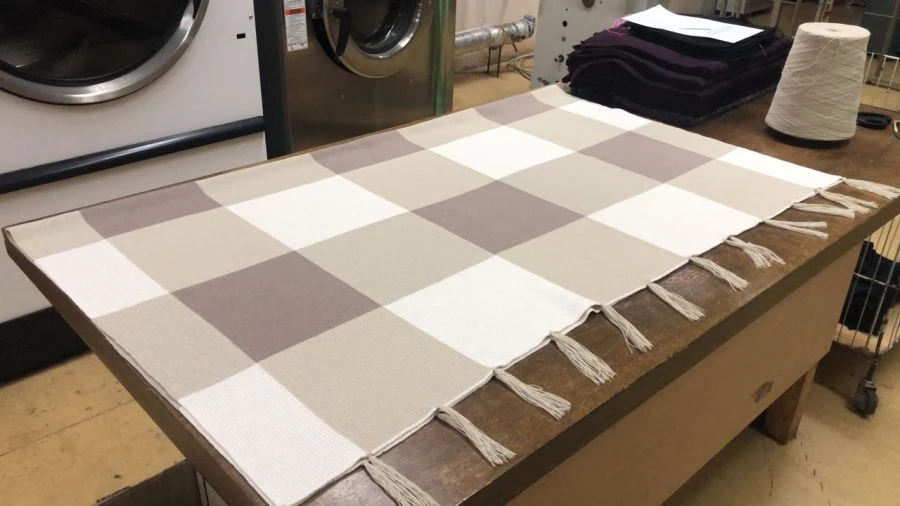 Knitted plaids