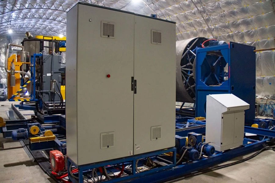 Hardware-software complex for automated manufacturing of shells for large-size capacitive equipment of pipe.