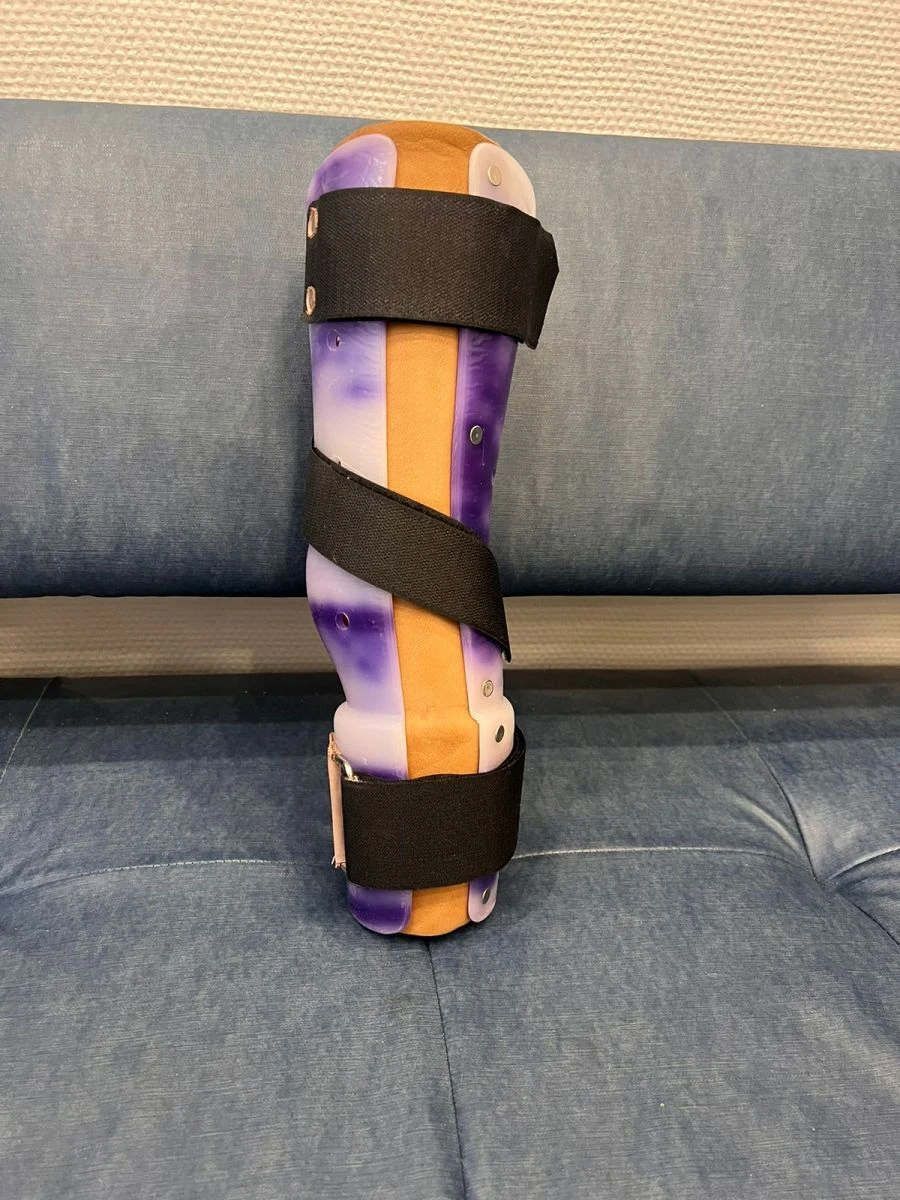 Knee joint brace