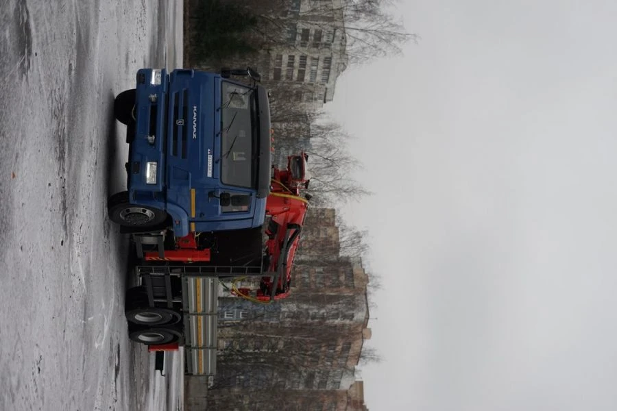 Special purpose vehicle with KMA type hydraulic loading crane on the basis of KAMAZ 65117 and its modifications 64K00N-UJ