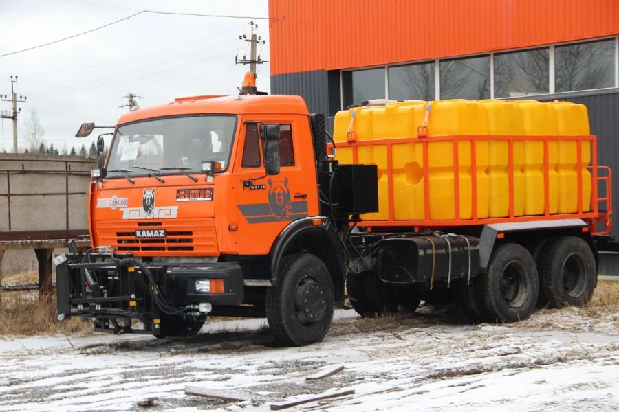 Combined road sweeping machine MKDU-2 on basic chassis KAMAZ-65115-RS
