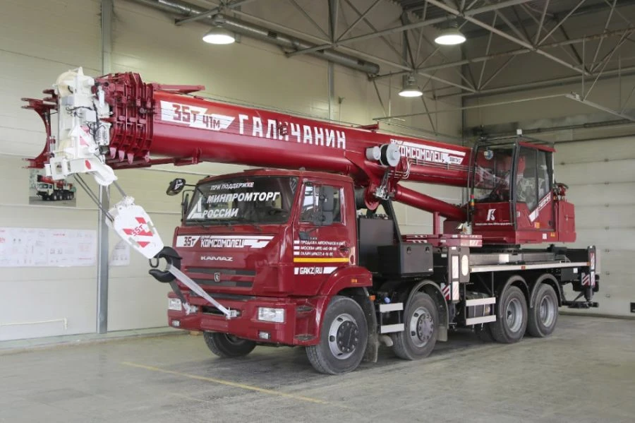 Truck crane ??-55721-1?-1 and its modifications (with the use of the cabin ??-55713.52.100-6 and its modifications) (special, au