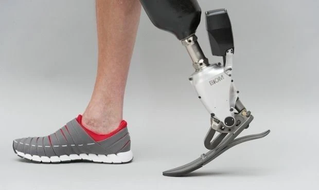 Modular tibia prosthesis, including underdevelopment, with microprocessor-controlled foot module